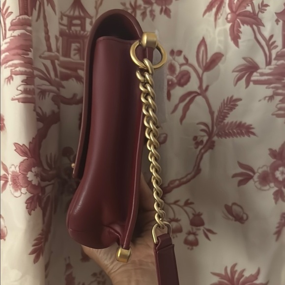 Chanel Red Leather Shoulder Bag with Gold Chain - Picture 4 of 17